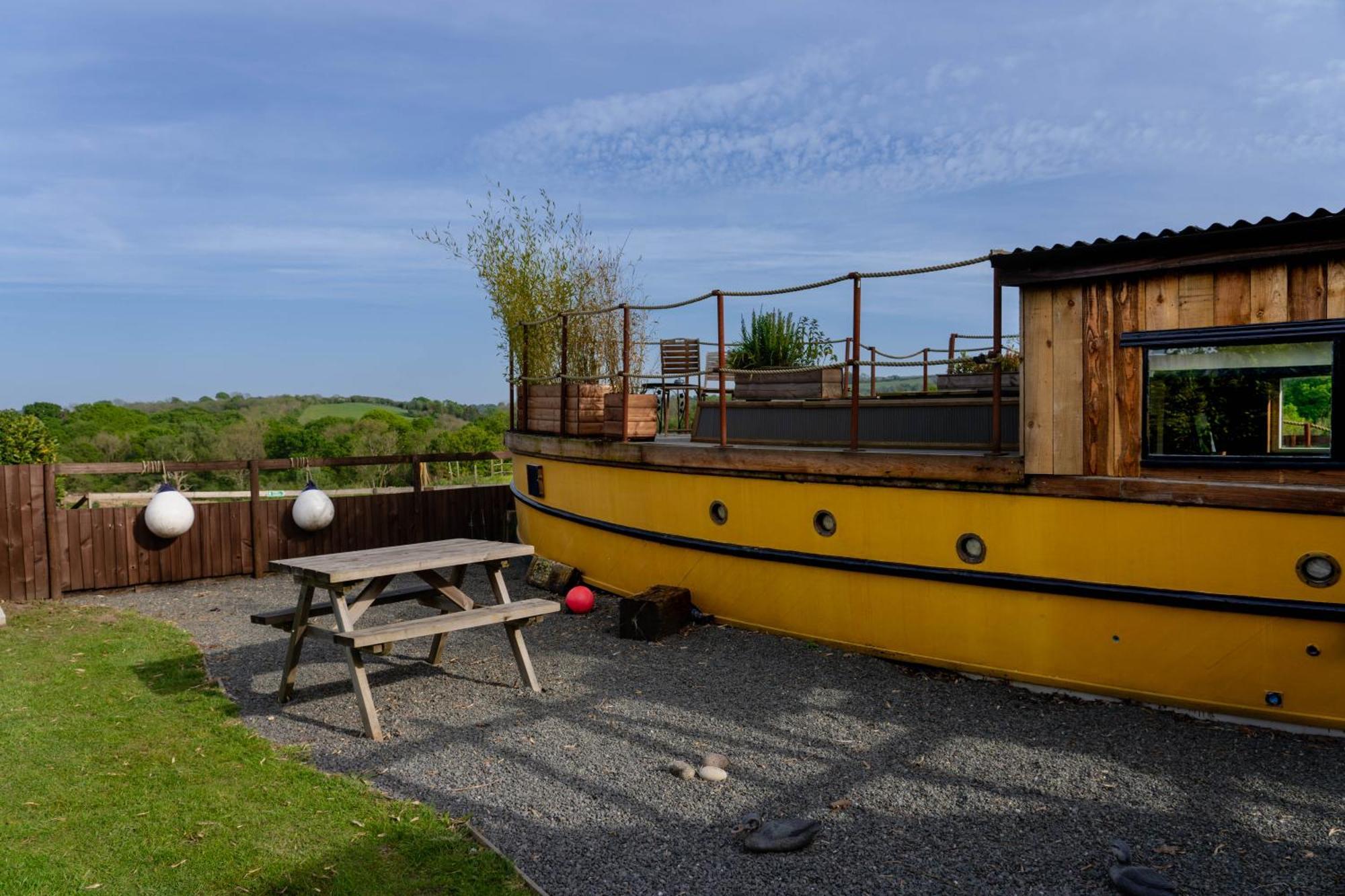 Swallowfield Glamping-Unsinkable Yeovil Dış mekan fotoğraf